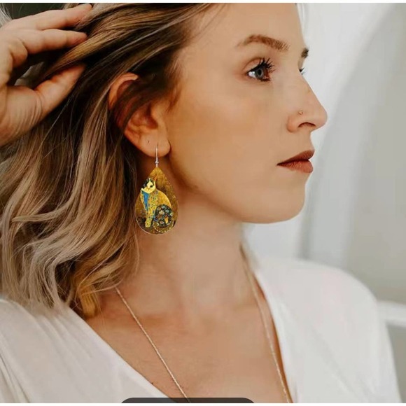 Golden Cat Teardrop Dangle Leatherette Earrings - Picture 2 of 6